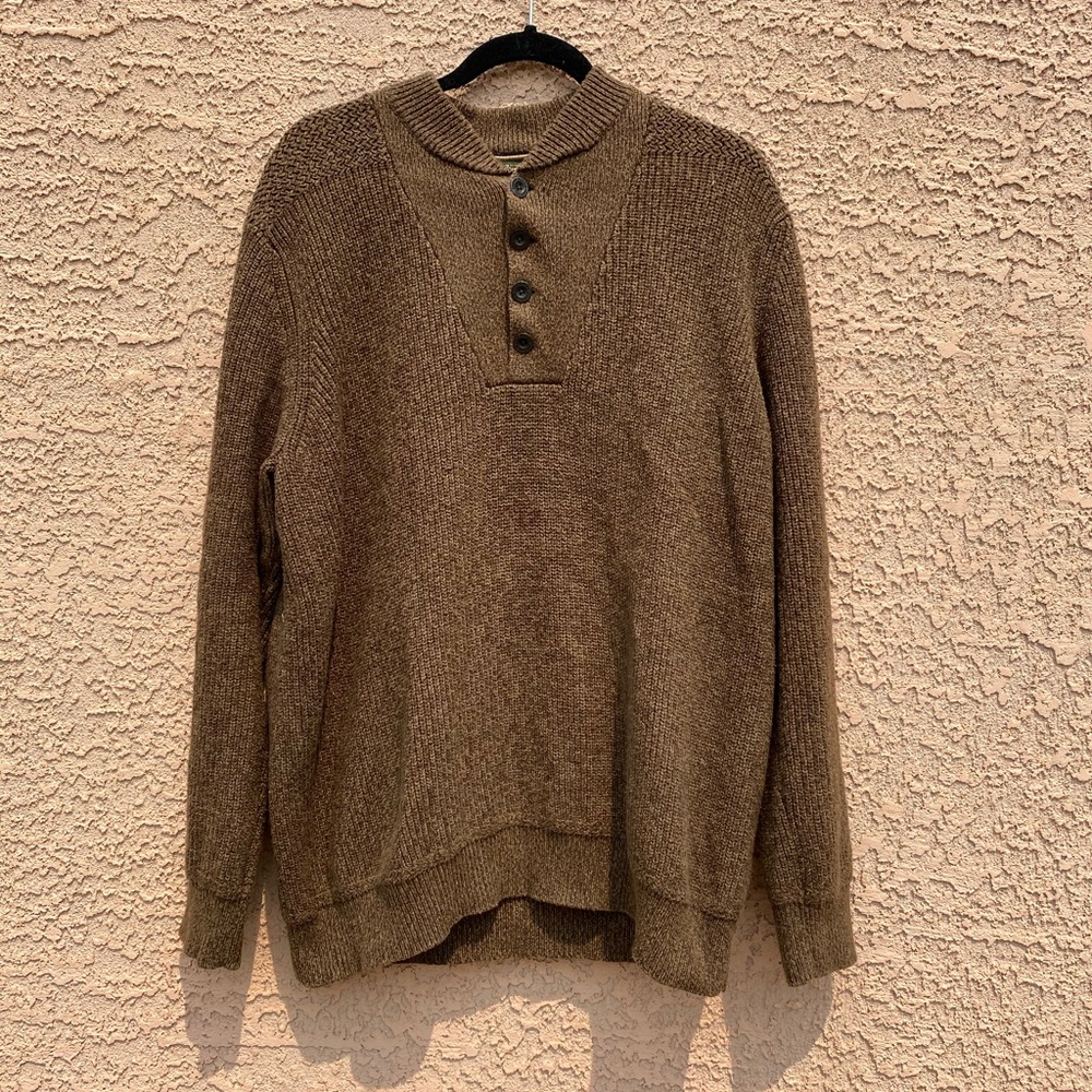 EDDIE BAUER DARK BROWN 3-BUTTON SWEATER